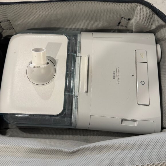 Philips Respironics Dream Station w/ Power Cord, & Carry Case - Picture 1 of 9